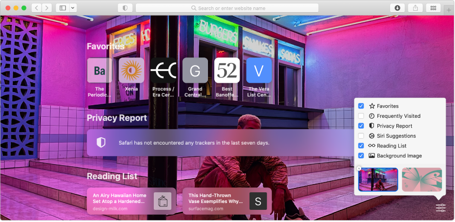 The Safari start page, showing favorite websites, a Privacy Report summary, and start page options.