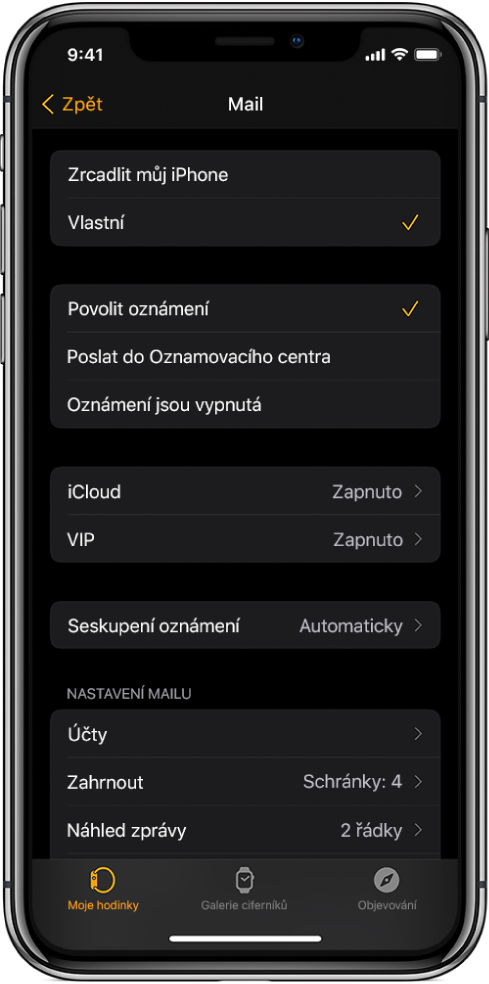 Nastavení pošty v aplikaci Apple Watch se zobrazenými nastaveními pro oznámení a e-mailové účty.