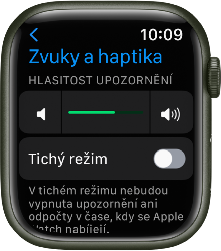 Nastavení zvuků a haptiky na Apple Watch s jezdcem Hlasitost upozornění nahoře a přepínačem Tichý režim pod ním