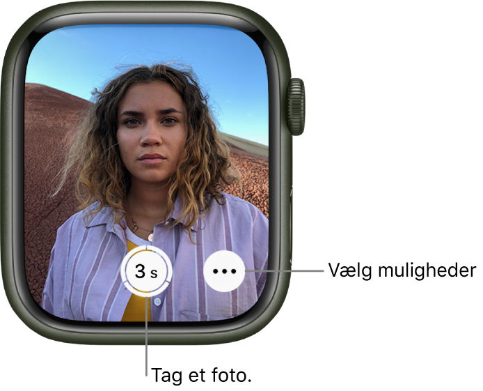 Når Apple Watch bruges som kamerafjernbetjening, vises billedet på iPhones kamera på skærmen. Knappen Tag billede nederst i midten med knappen Flere indstillinger til højre for den. Hvis du har taget et foto, vises knappen Fotofremviser nederst til venstre.