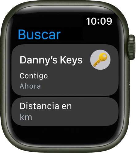 La app Encontrar Artículos muestra que el AirTag conectado a un juego de llaves está contigo. Debajo está el botón “Distancia en kilómetros”.