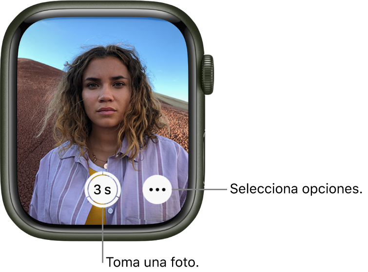 Mientras uses el Apple Watch como control remoto para la cámara, la pantalla del reloj mostrará lo que se ve en el visor de la cámara del iPhone. El botón "Tomar foto" está en la parte inferior central con el botón “Más opciones” a su derecha. Después de tomar una foto, aparecerá el botón "Visor de fotos" en la parte inferior izquierda.