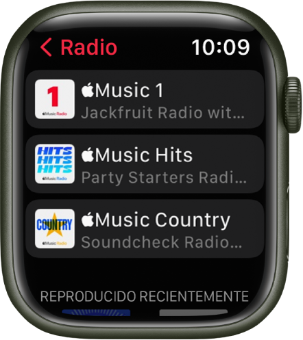 La pantalla de Radio con tres emisoras de Apple Music.