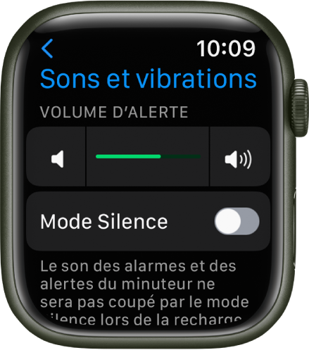 Les réglages Sons et vibrations de l’Apple Watch qui affichent le curseur Volume des alertes en haut et le bouton Mode Silence en dessous.
