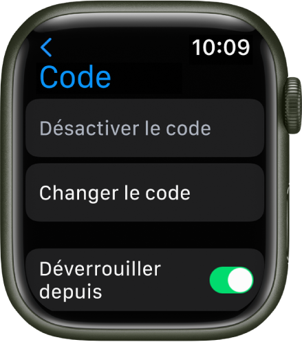 L’Apple Watch qui affiche les réglages de code, avec le bouton « Désactiver le code » dans le haut, le bouton « Changer le code » au centre et le bouton « Déverrouiller avec l’iPhone » dans le bas.