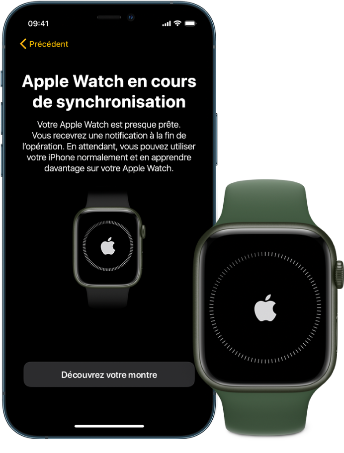 Un iPhone et une montre côte à côte. L’écran de l’iPhone affiche « Apple Watch en cours de synchronisation ». L’Apple Watch affiche la progression de la synchronisation.