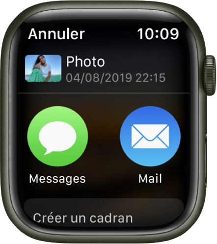 L’écran de partage de l’app Photos sur l’Apple Watch. Une photo est affichée en haut de l’écran. Les boutons Messages et Mail figurent en dessous.