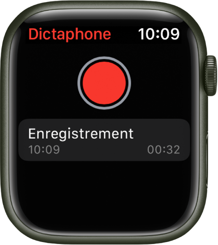 L’Apple Watch affichant l’écran Dictaphone. Un bouton Enregistrer rouge apparaît en haut de l’écran. Un mémo enregistré figure en dessous. Il affiche l’heure d’enregistrement ainsi que sa durée.