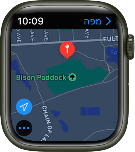 היישום ״מפות״ מציג מפה עם סיכה אדומה הנעוצה בה. ניתן להשתמש בסיכה לקבלת הכתובת המשוערת של מקום או כיעד לקבלת הוראות הגעה.