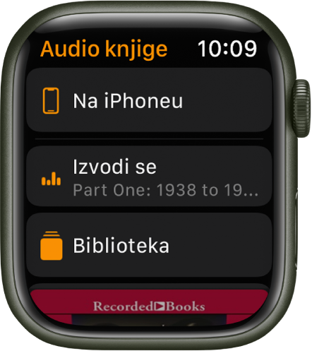 Apple Watch sa zaslonom aplikacije Audio knjige s tipkom Na iPhoneu pri vrhu, tipkama Izvodi se i Medijateka ispod, te dijelom omota audio knjige na dnu.