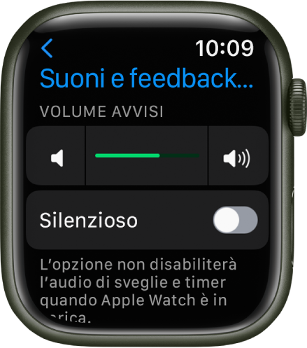 Le impostazioni “Suoni e feedback aptico” su Apple Watch, con il cursore “Volume avvisi” in alto e l'interruttore Silenzioso sotto.