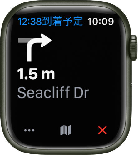 「マップ」App。左上に予想到着時刻が表示されており、次に曲がる道路の名前、その曲がり角までの距離も表示されています。下部に「その他」、「マップ」、および「終了」の各ボタンがあります。