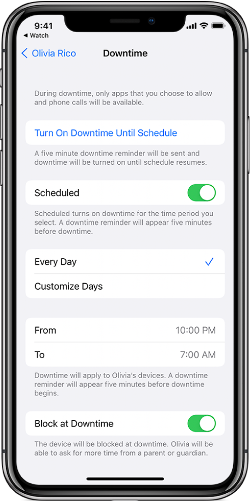 „iPhone“, kuriame rodomas „Downtime“ nustatymo ekranas. Jungiklis „Scheduled“ yra viršuje. Žemiau rodomos parinktys „Every Day“ ir „Customize Days“; pasirinkta „Every Day“. Ekrano viduryje rodomos valandos „From“ ir „To“, o apačioje yra mygtukas „Block at Downtime“.