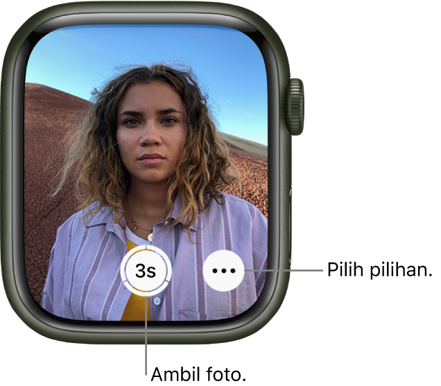 Semasa digunakan sebagai kawalan jauh kamera, skrin Apple Watch menunjukkan paparan kamera iPhone. Butang Ambil Gambar di tengah bawah manakala butang Pilihan Lanjut di kanannya. Jika anda sudah mengambil gambar, butang Pemapar Foto di bahagian kiri bawah.