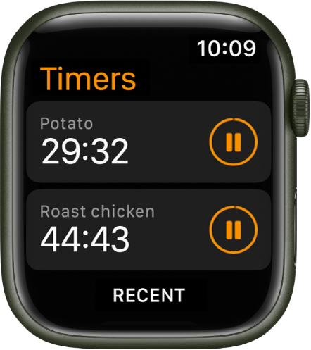 Twee timers in de Timers-app. Elke timer toont de resterende tijd onder de naam van de timer en een pauzeknop aan de rechterkant. De knop 'Recent' bevindt zich onder in het scherm.
