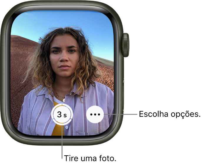 Quando o Apple Watch é utilizado como controle remoto da câmera, sua tela exibe a mesma imagem da câmera do iPhone. O botão Tirar Foto está na parte central inferior, com o botão Mais Opções à direita. Caso já tenha tirado uma foto, o botão do Visualizador de Fotos fica na parte inferior esquerda.