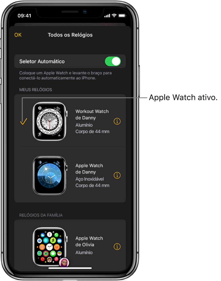 Na tela Todos os Relógios do app Apple Watch, uma marca de seleção mostra o Apple Watch ativo.