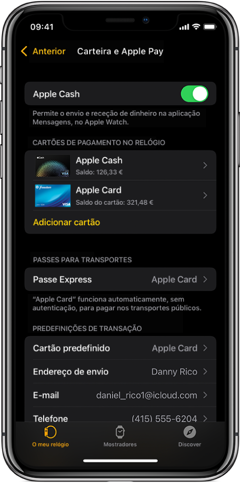 Ecrã de Wallet e Apple Pay na aplicação Apple Watch, no iPhone. O ecrã mostra cartões adicionados ao Apple Watch, o cartão que escolheu utilizar para passe Express e as predefinições de transação.