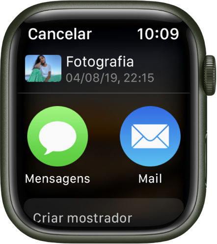 O ecrã de partilha na aplicação Fotografias no Apple Watch Uma fotografia na parte superior do ecrã. Por baixo estão os botões “Mensagens” e “Mail”.