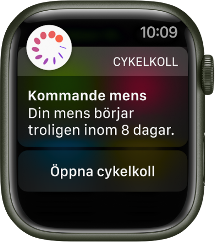 En skärm på Apple Watch med en mensförutsägelse där det står Kommande mens. Din mens börjar troligen inom 8 dagar. Knappen Öppna cykelspårning visas längst ned.