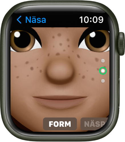 Appen Memoji på Apple Watch med skärmen för redigering av näsan. En närbild på ansiktet visas, centrerad runt näsan. Ordet Form visas längst ned.