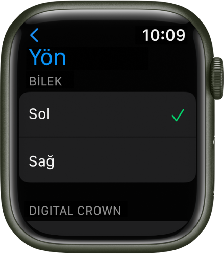 Apple Watch’taki Yön ekranı. Bilek ve Digital Crown tercihinizi ayarlayabilirsiniz.