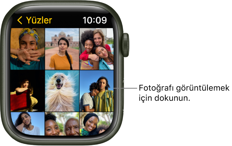 Bir ızgarada görüntülenen çok sayıda fotoğrafla birlikte Apple Watch Fotoğraflar uygulamasının ana ekranı.