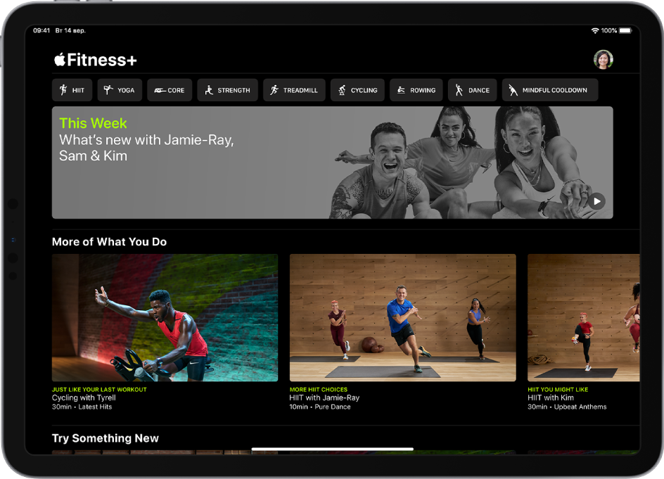 Головна сторінка Fitness+, на якій відображаються типи тренувань, відео нового тренування цього тижня, а також рекомендовані тренування.