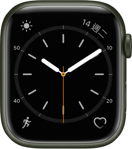 「簡約」錶面，你可以調整秒針的顏色並調整錶盤的數字及刻度。共顯示四個複雜功能：「天氣概況」位於左上方、「日期」位於右上方、「體能訓練」位於左下方，以及「心率」位於右下方。