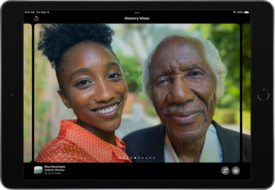 Екранът Memory Mixes (Микс за спомени) в приложението Photos (Снимки).