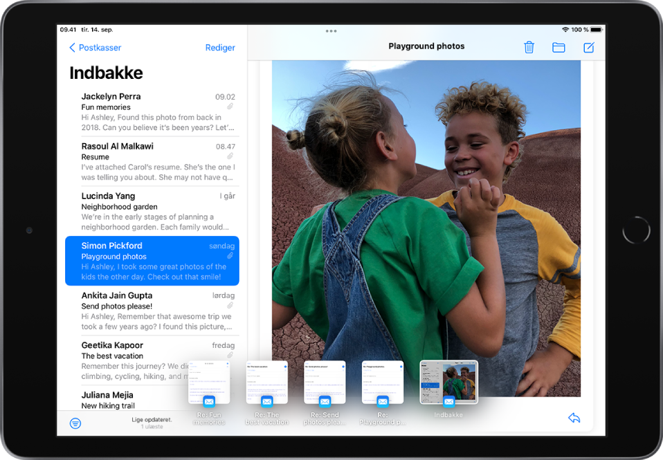 Vinduet Mail med indholdsoversigten til venstre og fem miniaturer langs bunden af skærmen. Miniaturen længst til højre er fremhævet, og den relaterede e-mail er åben.