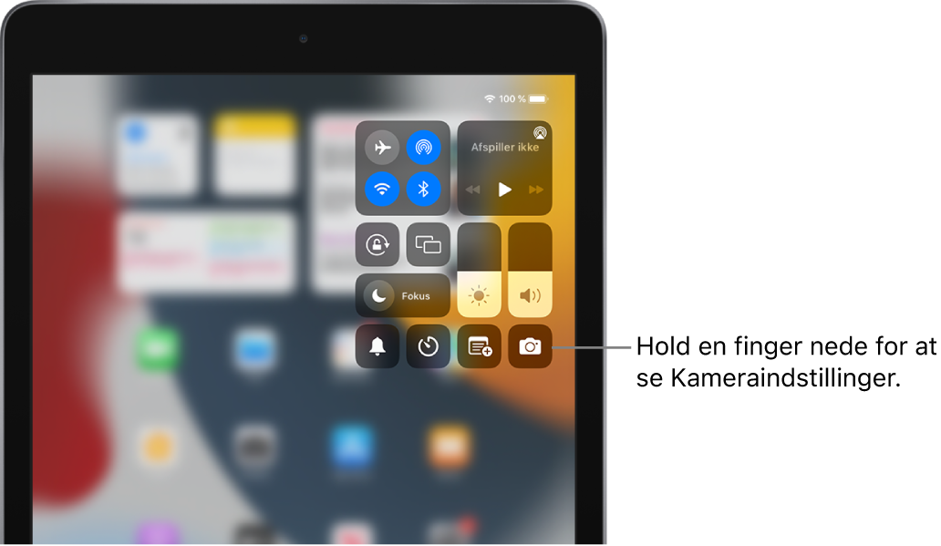 Betjeningsmuligheder til flyfunktion, mobildata, Wi-Fi og Bluetooth i gruppen øverst til venstre i Kontrolcenter på iPad Wi-Fi + Cellular-modeller. Betjeningsmuligheden Kamera vises nederst til højre.
