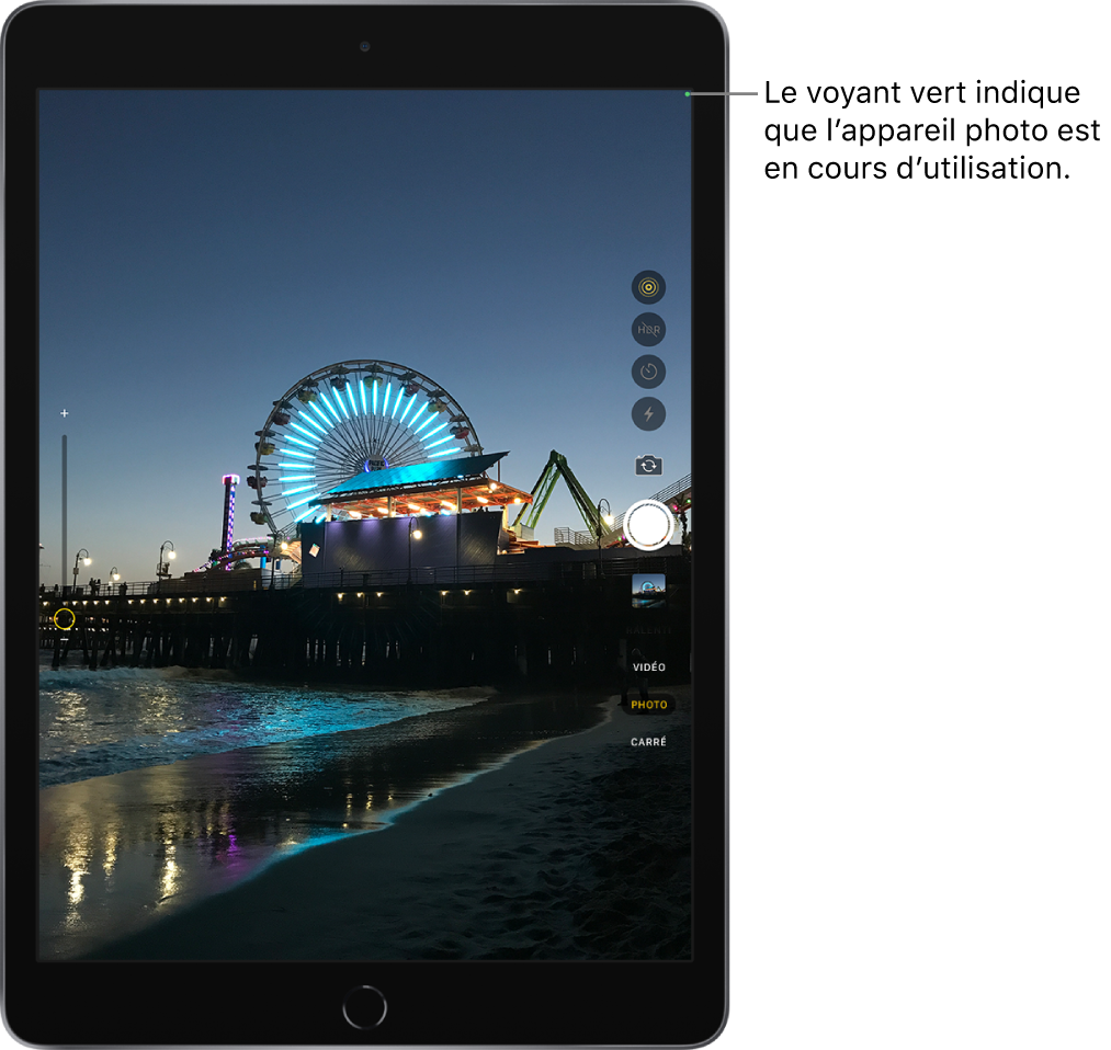 L’écran de l’appareil photo. Un indicateur vert en haut à droite affiche que l’appareil photo est en cours d’utilisation.