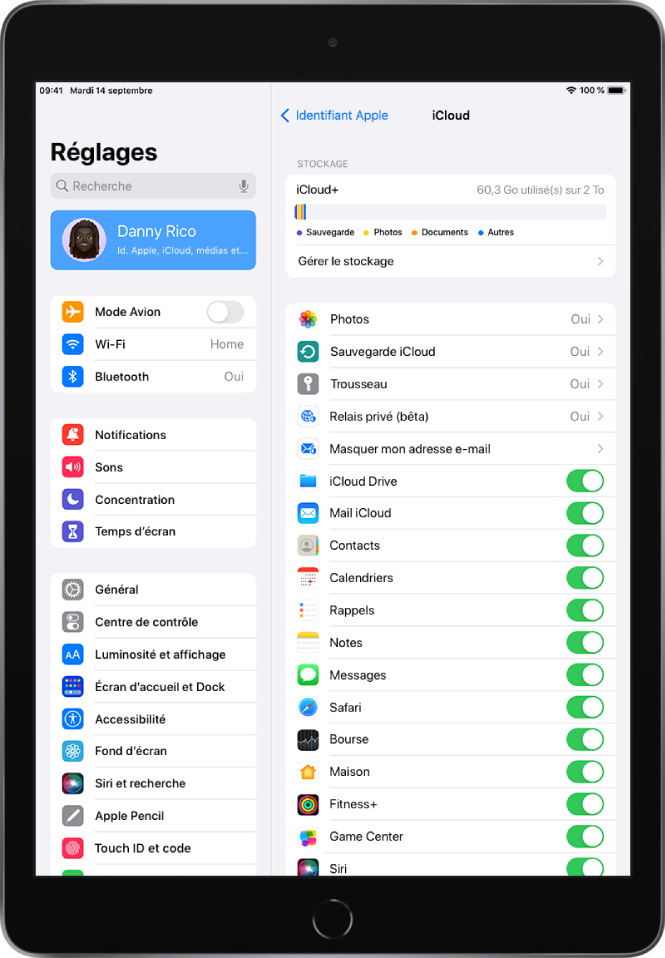 L’écran des réglages d’iCloud montrant l’indicateur d’espace de stockage d’iCloud et une liste d’apps et de fonctionnalités, notamment Mail, Contacts et Messages pouvant être utilisées avec iCloud.