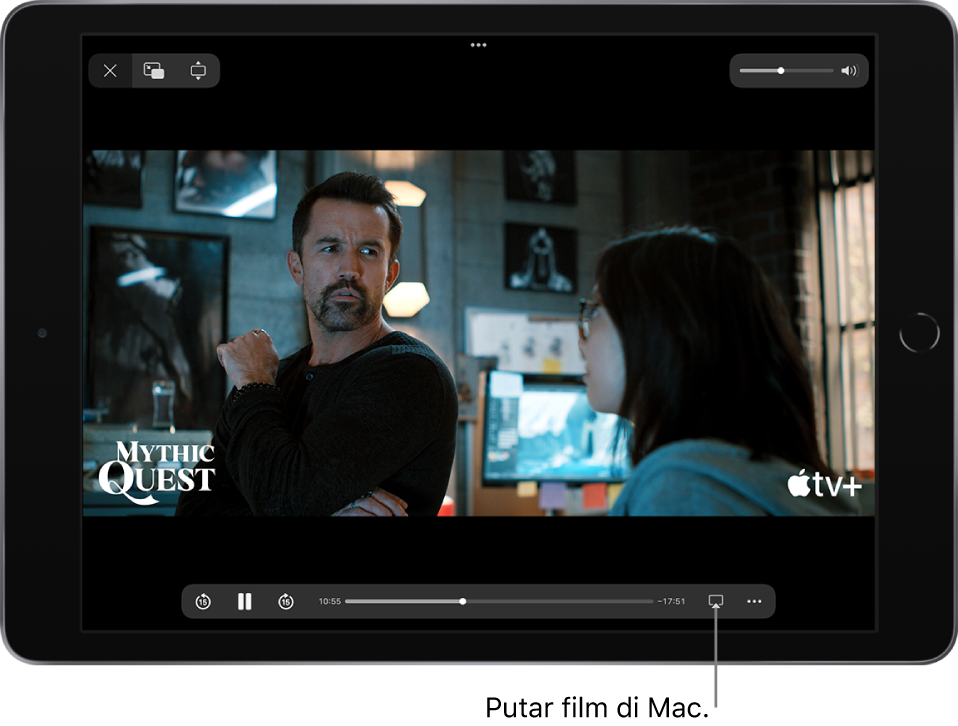 Film diputar di layar iPad. Di bagian bawah layar terdapat kontrol pemutaran, termasuk tombol AirPlay di dekat kanan bawah.