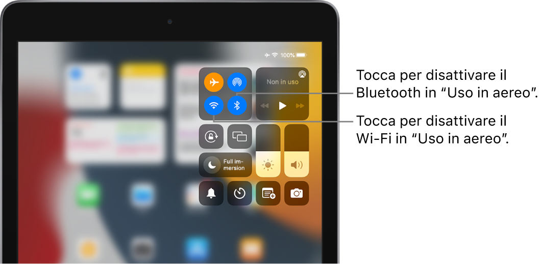 Centro di Controllo con la modalità “Uso in aereo” attivata. I pulsanti per disattivare il Wi-Fi e il Bluetooth sono visibili nell'angolo superiore sinistro di Centro di Controllo.