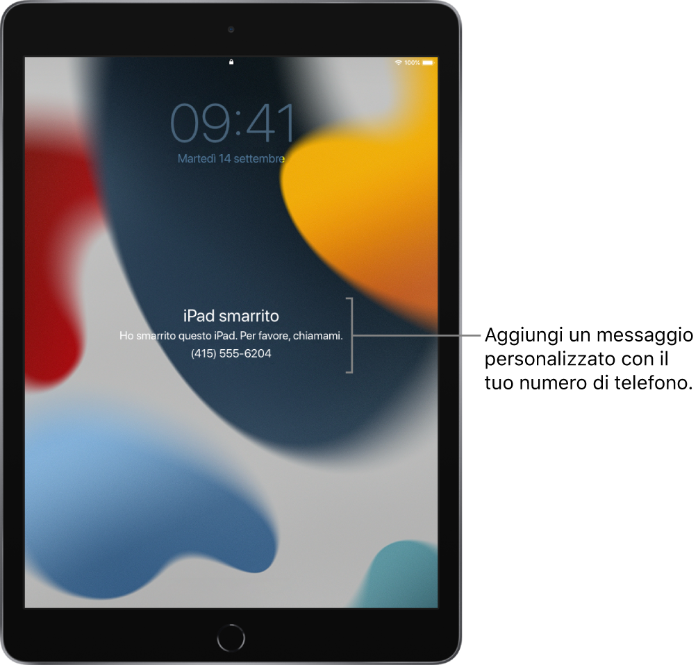 La schermata di blocco di un iPad con il messaggio: “iPad smarrito. Questo iPad è stato smarrito. Chiamami. (123) 4567890”. Puoi aggiungere un messaggio personalizzato insieme al numero di telefono.