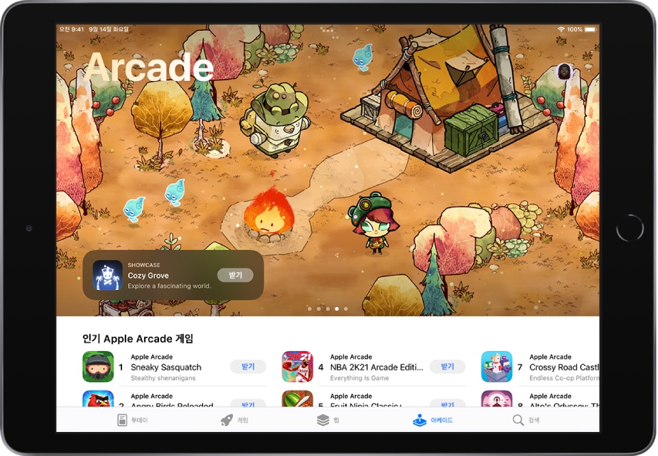 App Store의 Arcade 화면 상단에 게임이 표시되어 있고 중앙에는 인기 Arcade 게임이 나타남. 화면 하단의 왼쪽에서 오른쪽으로 투데이, 게임, 앱, Arcade 및 검색 탭이 있습니다.