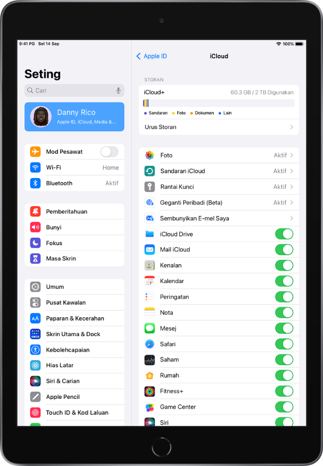 Skrin seting iCloud menunjukkan meter Storan iCloud dan senarai app dan ciri, termasuk Mail, Kenalan dan Mesej yang boleh digunakan dengan iCloud.