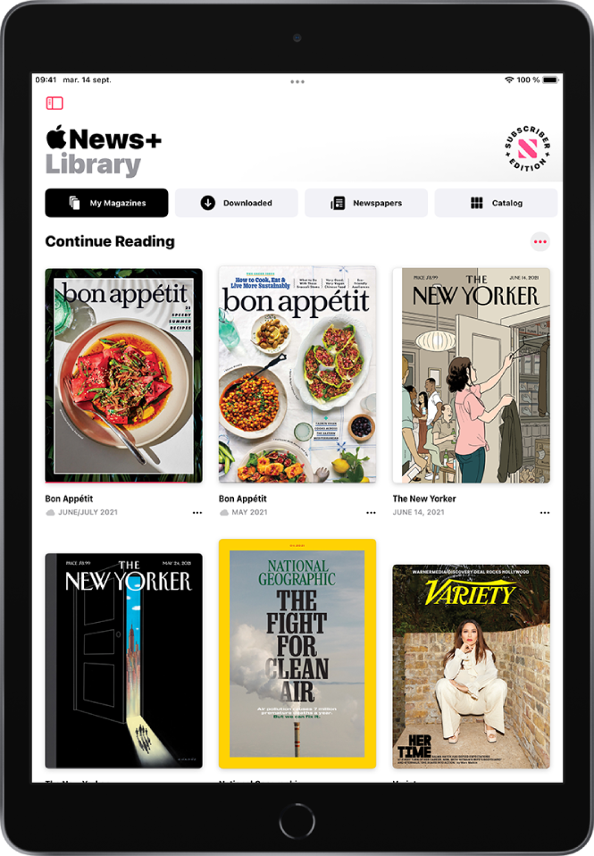 Un ecran afișând biblioteca Apple News+. În partea de sus se află butoanele My Magazines (Revistele dvs.), Downloaded (Descărcate), Newspapers (Ziare) și Catalog (Catalog); butonul My Magazines este selectat. Sub butoane se află șase reviste.