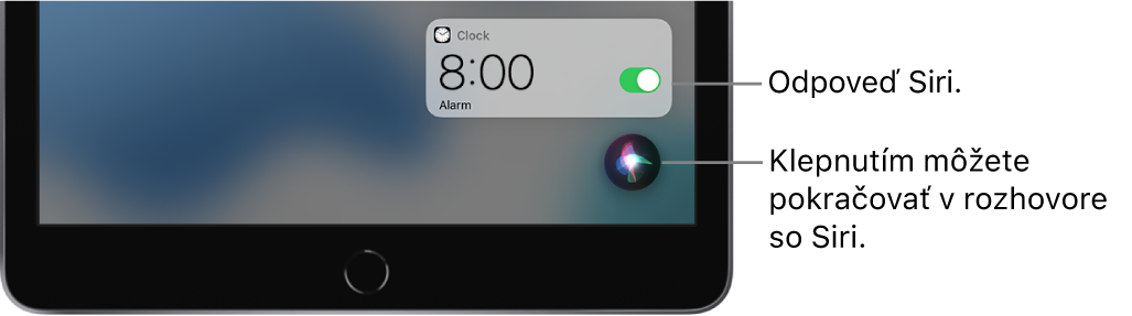Siri na ploche. Hlásenie z apky Hodiny zobrazuje, že budík je nastavený na 8:00. Tlačidlo v pravej dolnej časti obrazovky sa používa na pokračovanie rozprávania so Siri.