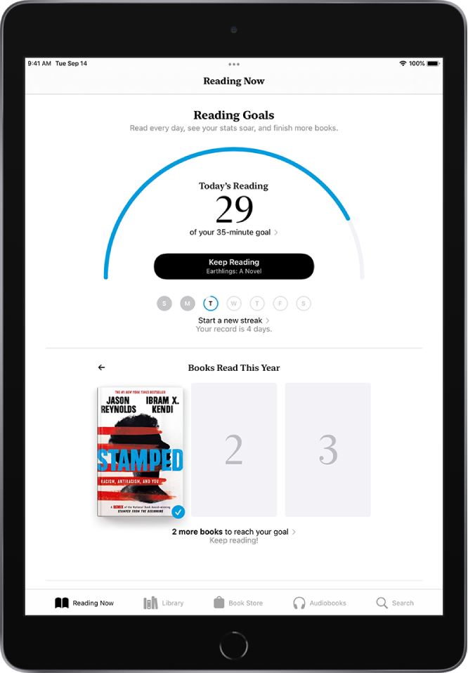 Razdelek Reading Goals v zbirki Reading Now. Števec branja kaže, da je bilo dokončanih 10 minut 20-minutnega cilja. Pod števcem je gumb Keep Reading in krogi, ki prikazujejo dneve v tednu od nedelje do sobote. Kroga za nedeljo in ponedeljek sta modra, kar pomeni, da je bil bralni cilj dosežen. Krog za torek je označen do polovice, saj označuje napredek tega dne. Krogi od srede do sobote so sivi. Na sredini zaslona so prikazane knjige, ki ste jih letos prebrali (»Books Read This Year«). Trije kvadrati označujejo cilj treh prebranih knjig. Naslovnica knjige zapolni en kvadrat, kar pomeni, da ste v tem letu prebrali eno knjigo.