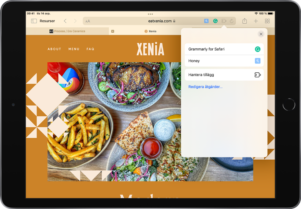 En öppen webbsida. På högra sidan av sökfältet finns symboler för de aktiva tilläggen. Knappen Hantera tillägg är vald och en lista med alla aktiva tillägg visas följd av en Hantera tillägg-knapp och en Redigera åtgärder-knapp.