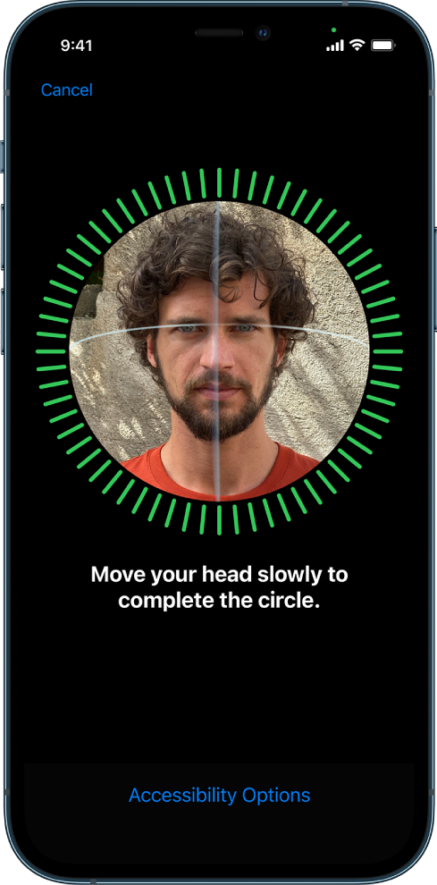 Екран за настройване на разпознаването Face ID. На екрана е показано едно лице, оградено в кръг. Текстът отдолу дава указания на потребителя да върти главата си бавно до запълване на кръга. Близо до долния край на екрана се появява бутон Accessibility Options (Опцци за улеснен достъп).
