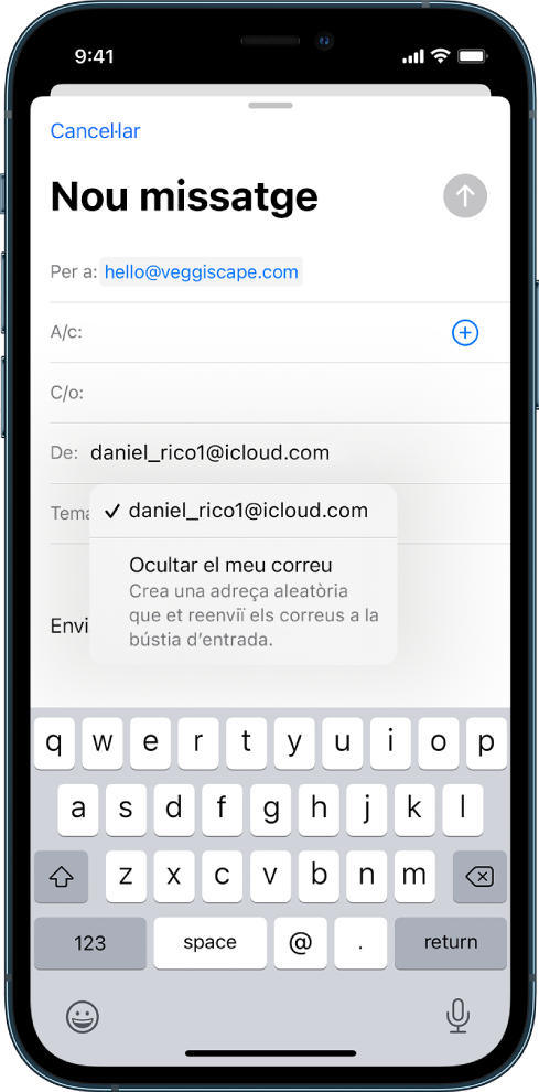S’està redactant l’esborrany d’un correu electrònic. Llavors se selecciona el camp “De:” i, a sota, apareixen l’adreça de correu electrònic personal i l’opció “Ocultar el meu correu”.