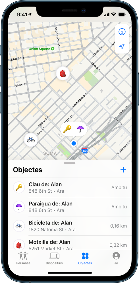 Pantalla de l’app Buscar oberta per la llista Objectes. A la llista hi ha quatre objectes: les claus de l’Alan, el paraigua de l’Alan, la bici de l’Alan i la motxilla de l’Alan. Es mostren les seves ubicacions al mapa de San Francisco.