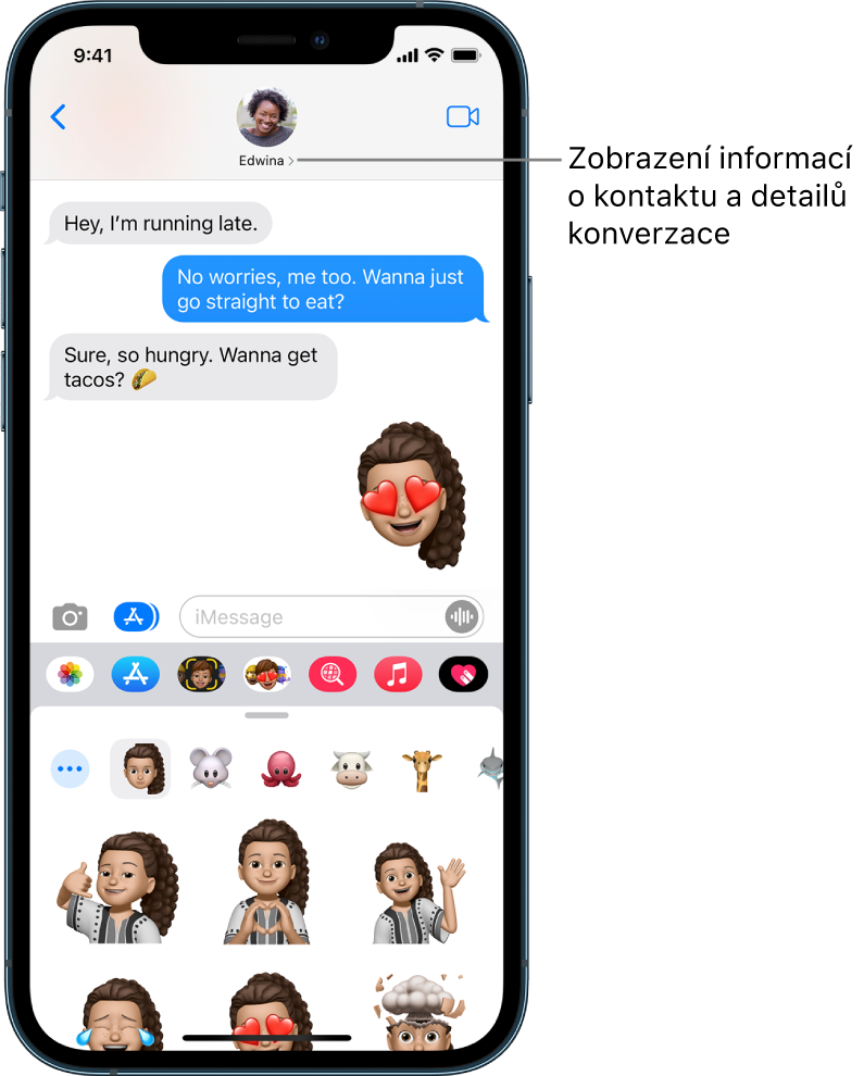 Konverzace ve Zprávách. U horního okraje se nachází zleva doprava tlačítko Zpět a fotka osoby, s kterou konverzujete. Uprostřed se zobrazují zprávy odeslané a přijaté během konverzace Pruh u dolního okraje obsahuje zleva doprava tlačítka Fotky, Obchody, Apple Pay, Memoji, Hashtagy, Hudba a Digital Touch.