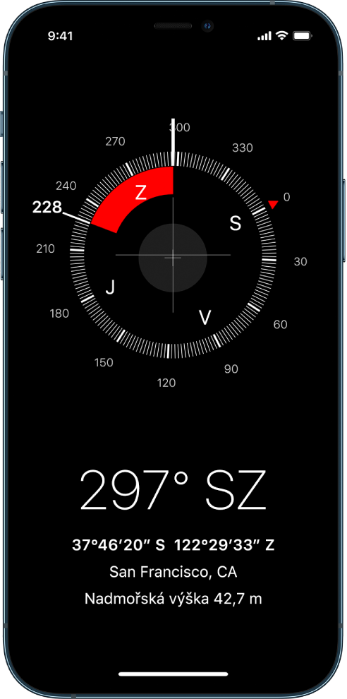 Obrazovka aplikace Kompas ukazující směr, do kterého je iPhone namířený, aktuální polohu a nadmořskou výšku