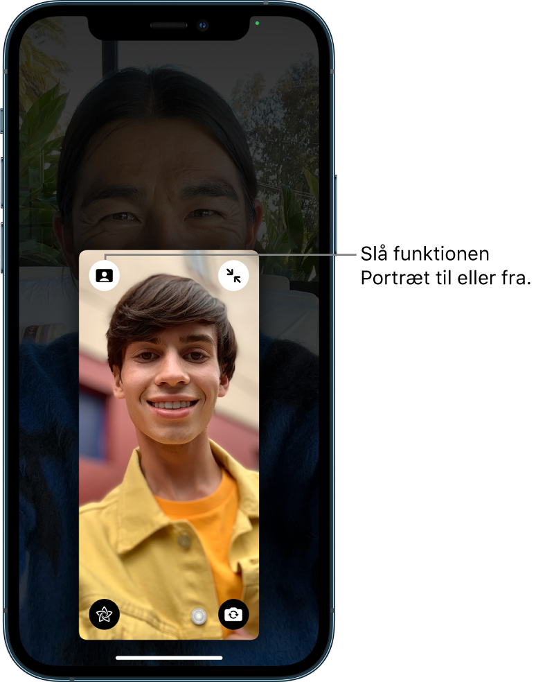 Et FaceTime-opkald, hvor feltet med den person, der har ringet op, er forstørret og i øverste venstre hjørne har en knap til at slå funktionen Portræt til og fra.
