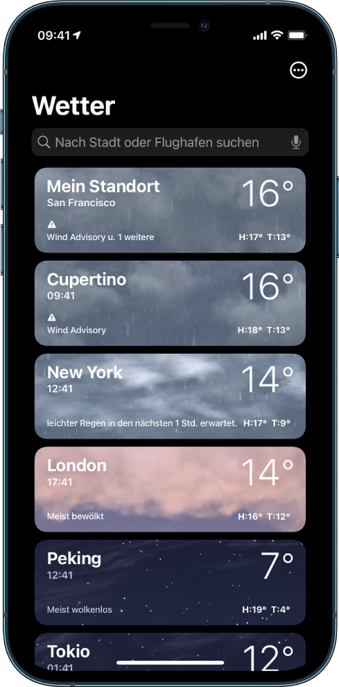 Eine Liste von Städten zeigt die Zeit, die aktuelle Temperatur, die Vorhersage und die Höchst- und Tiefsttemperaturen für jede Stadt. Oben auf dem Bildschirm befindet sich das Suchfeld und oben rechts ist die Taste „Mehr“.